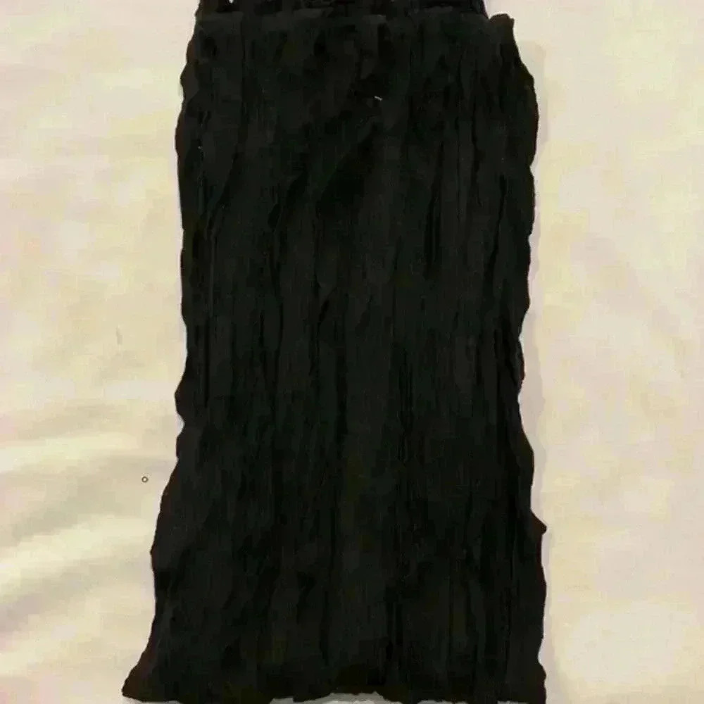 Black Ruffled Scarf - Picture 3 of 3